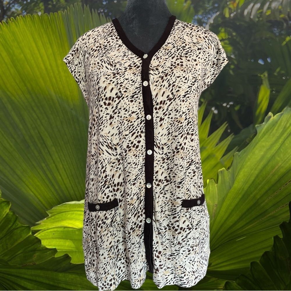 Company Ellen Tracy leopard print soft comfortable button down tee fabric top